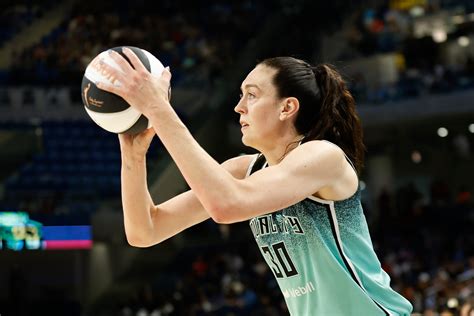 Breanna Stewart leads Liberty past Dream for 4th straight victory